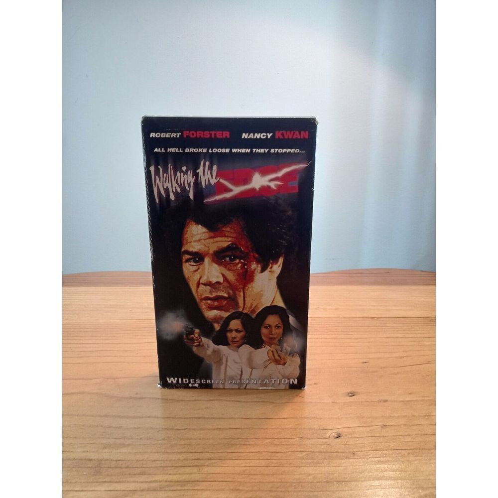 Walking‎ the Edge (VHS,1985) Robert Forster, Nancy Kwan - Widescreen 🔫🔫